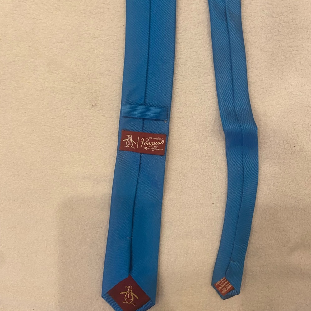 Men’s turquoise tie. Penguin original. Lightly used.
